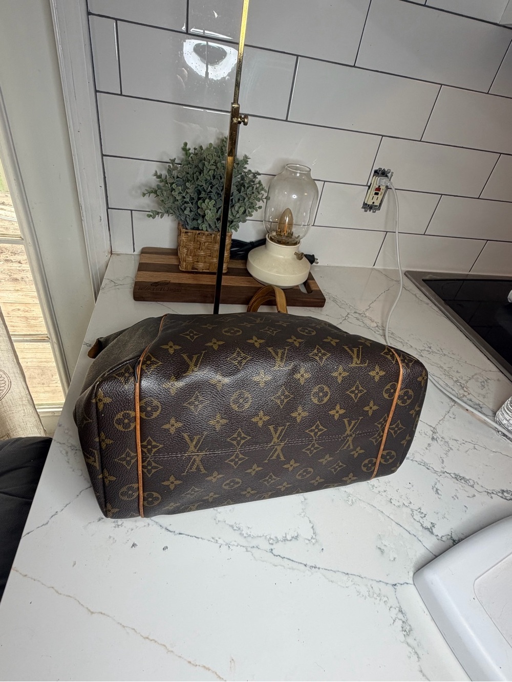 Louis Vuitton Totally MM (authentic) - Picture 3 of 8
